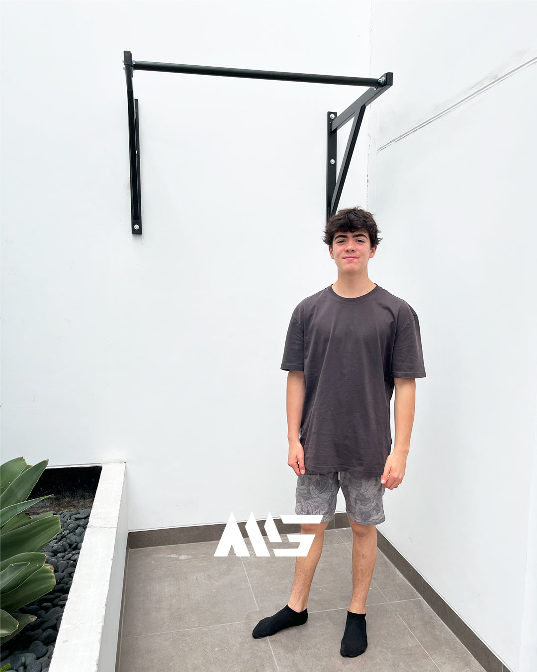 Barra de dominadas reforzada para pared