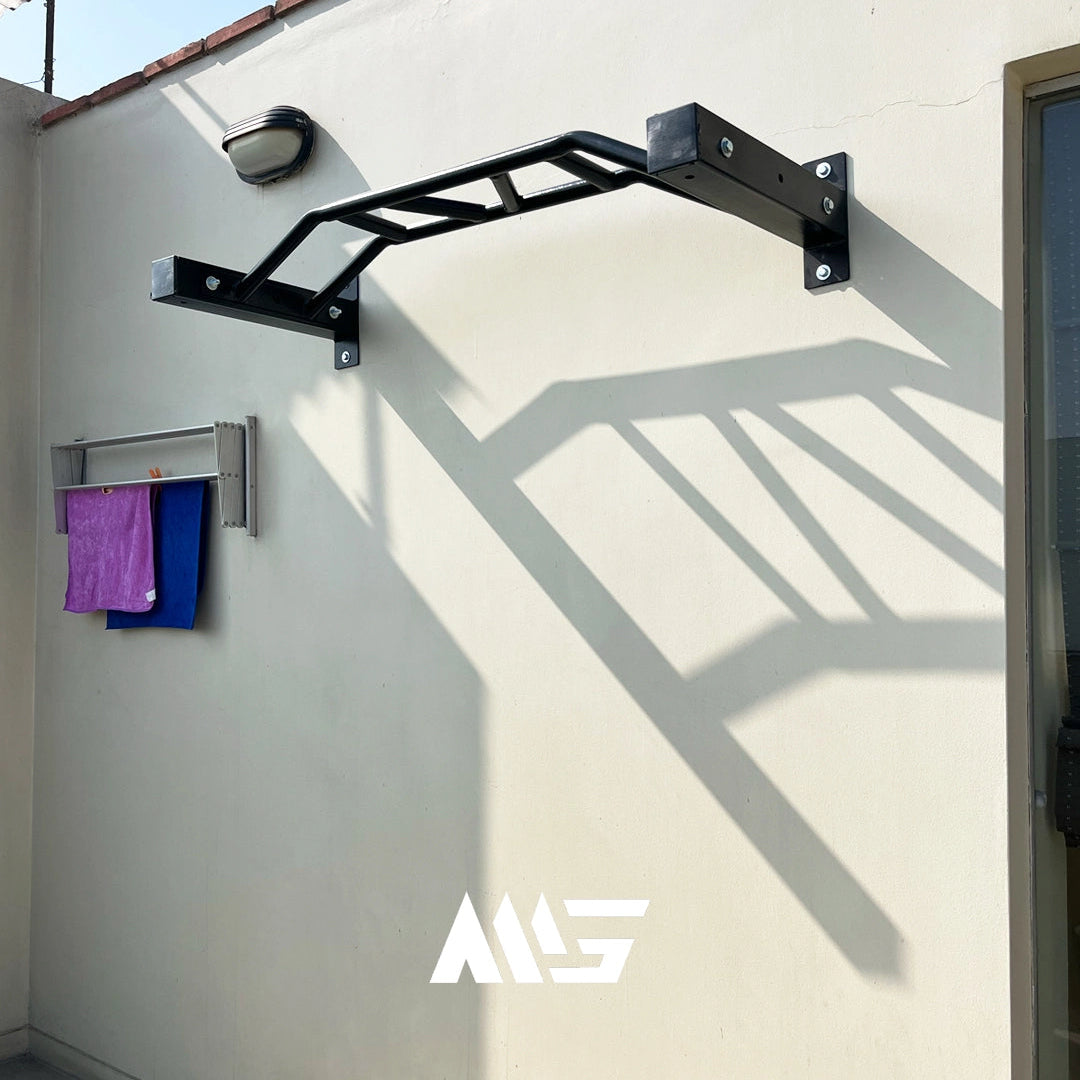 Barra multiagarre reforzada montada en pared exterior para entrenamiento en casa