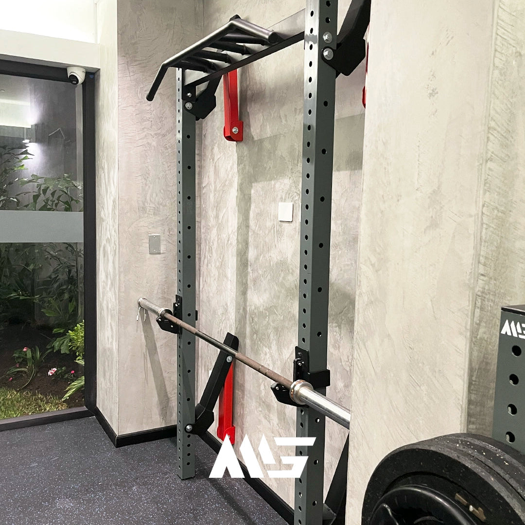 Rack plegable X MiniGym montado en gimnasio – estructura multifuncional para barra, banca y accesorios